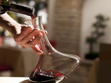 Decantadores de vino. ¿Cuáles son sus beneficios?